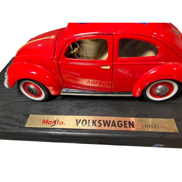 Maisto 1951 Volkswagen Beetle Die-Cast Model Car In Red On Plastic Base - Picture 2 of 15